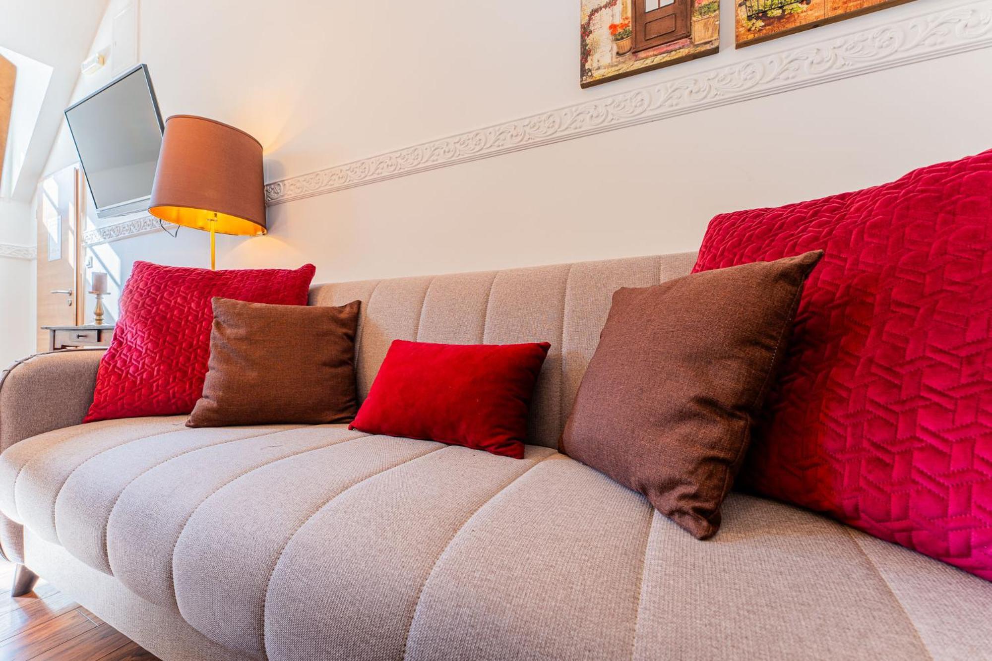 Flex Selfcheckins - - - 8 Units - Centre - New