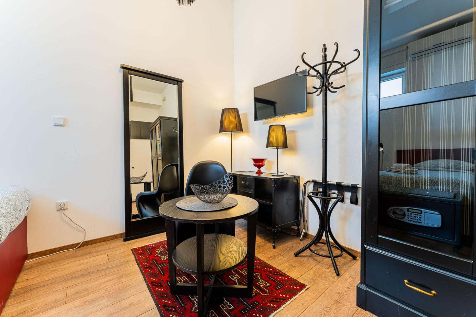 Flex Selfcheckins - - - 8 Units - Centre - New *