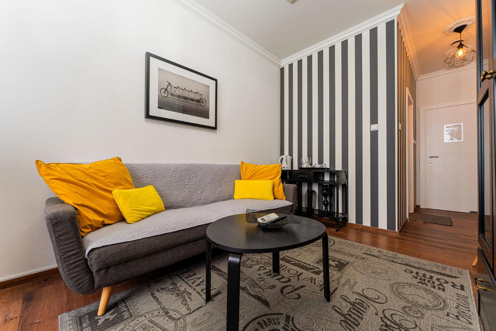 Flex Selfcheckins - - - 8 Units - Centre - New Apartament