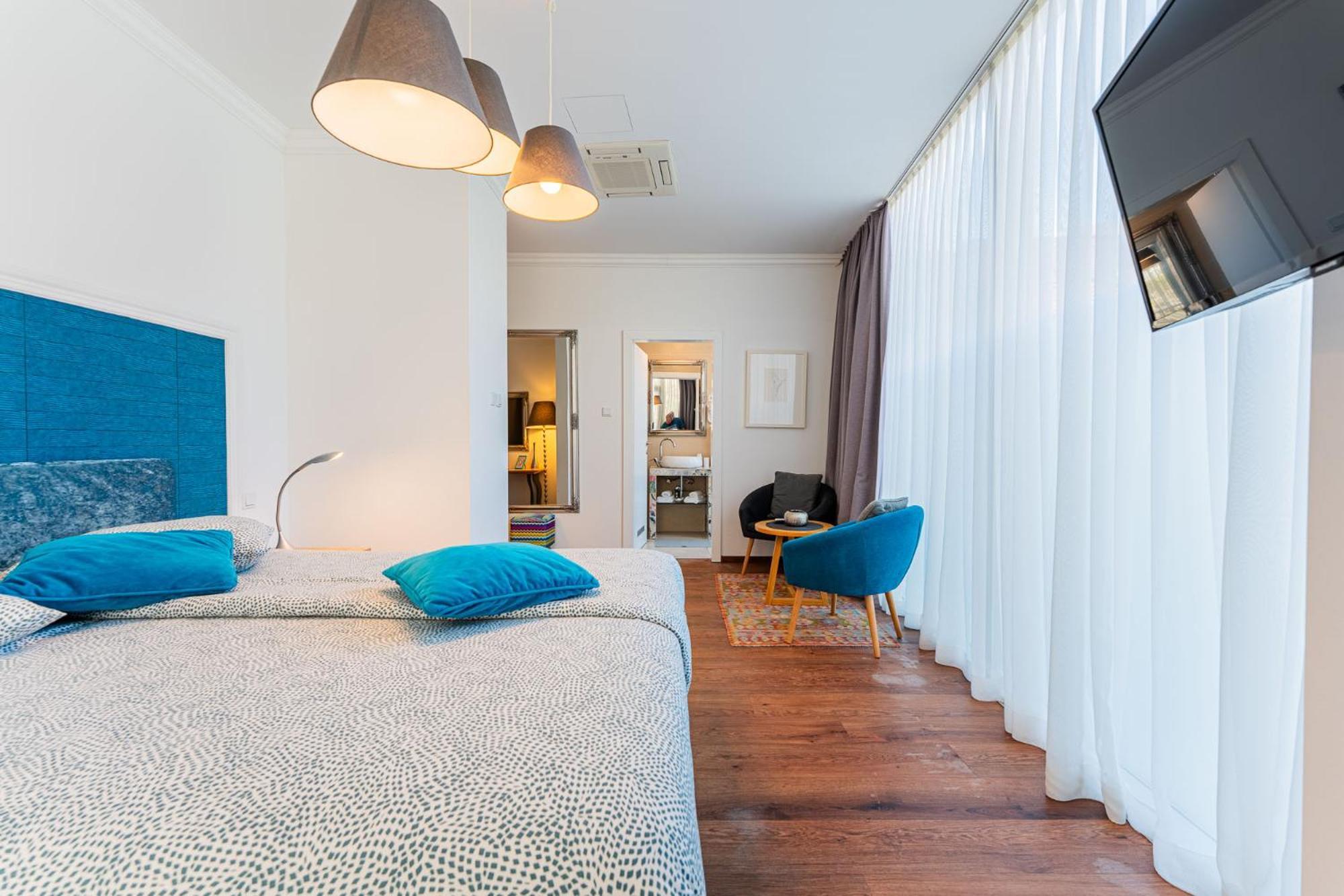 Flex Selfcheckins - - - 8 Units - Centre - New