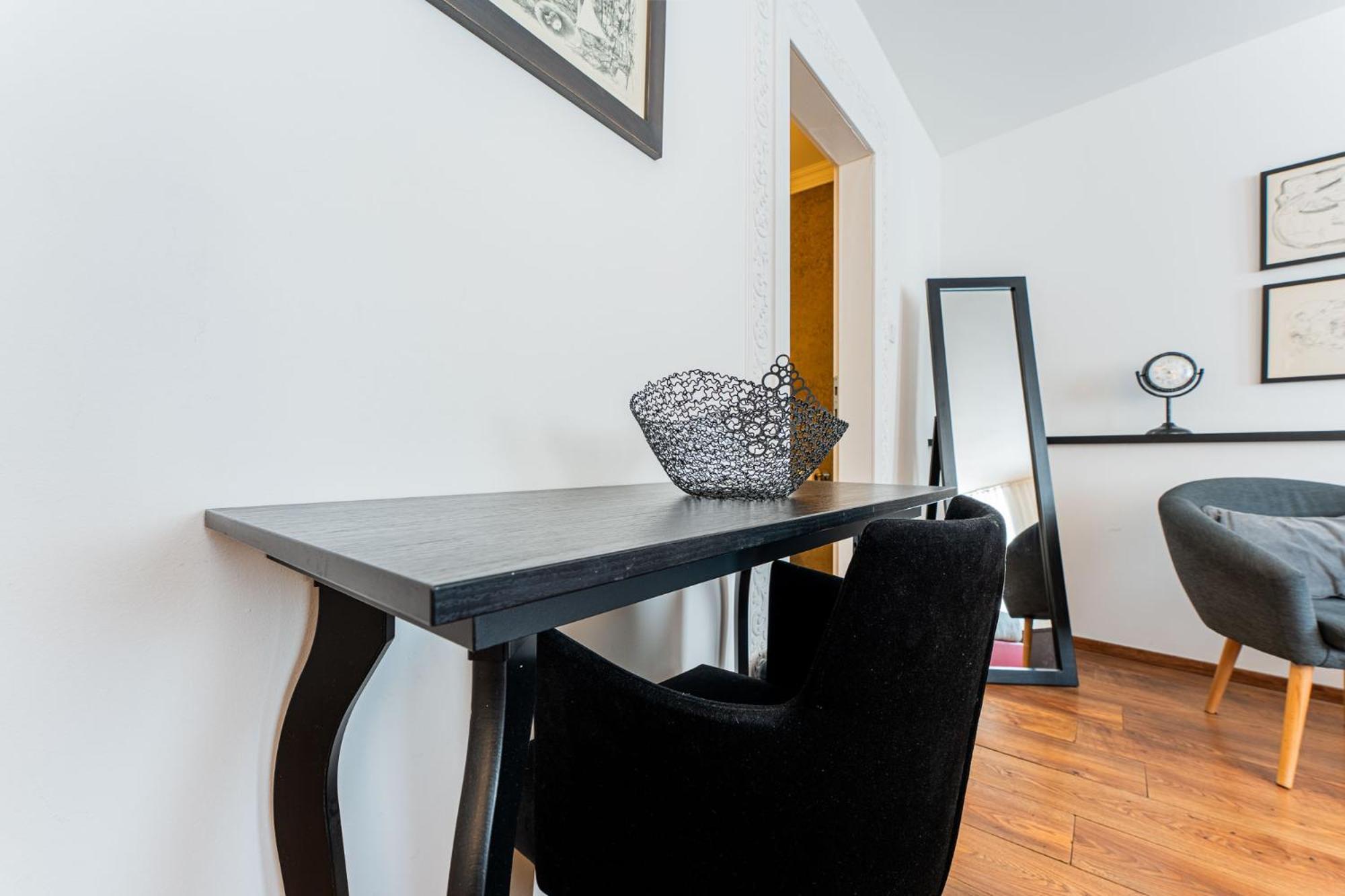 Flex Selfcheckins - - - 8 Units - Centre - New