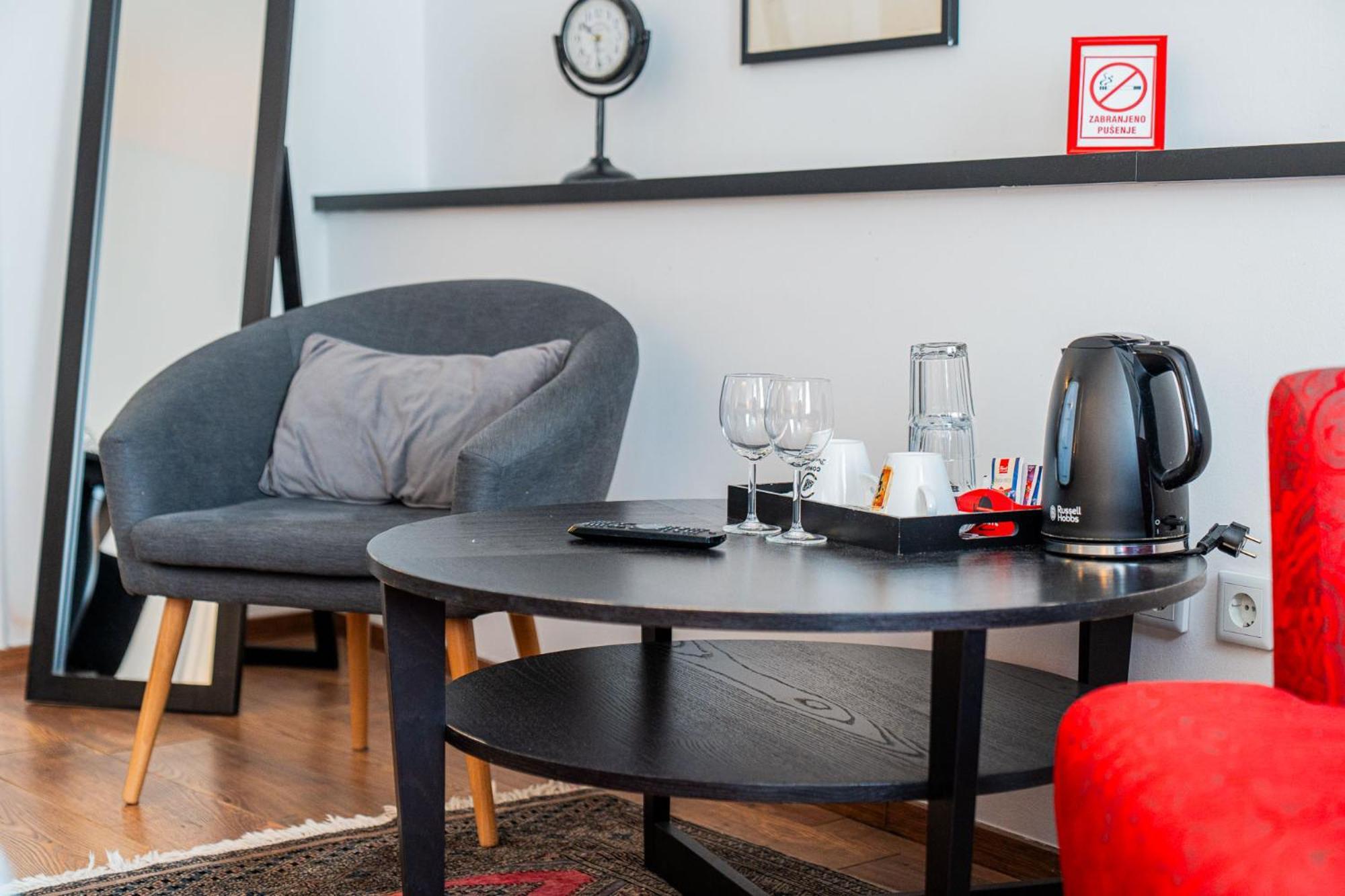 Flex Selfcheckins - - - 8 Units - Centre - New *
